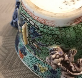 Une coupe libatoire en porcelaine de Chine famille verte, Kangxi