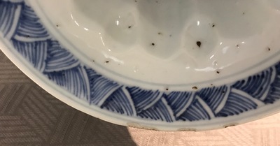 Een Chinees blauwwit vijf-delig kaststel, Kangxi