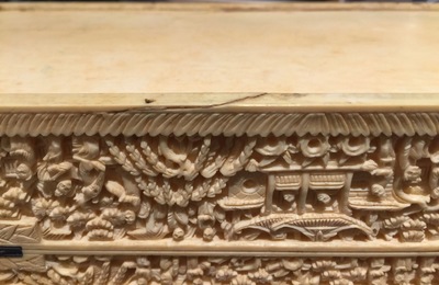 A large rectangular Chinese carved ivory casket, Canton, 19th C.