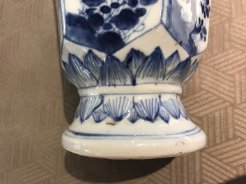 Een Chinees blauwwit vijf-delig kaststel, Kangxi