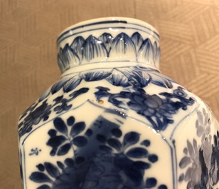 Een Chinees blauwwit vijf-delig kaststel, Kangxi