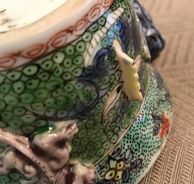 Une coupe libatoire en porcelaine de Chine famille verte, Kangxi