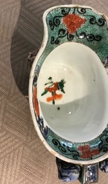 Une coupe libatoire en porcelaine de Chine famille verte, Kangxi