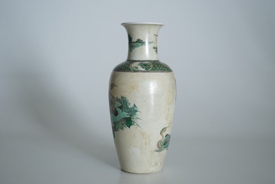 Deux vases en porcelaine de Chine famille verte, 19/20&egrave;me