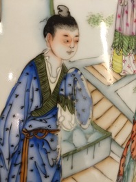 Une paire de grands vases en porcelaine de Chine famille rose, 19/20&egrave;me
