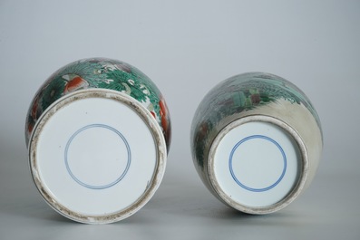 Deux vases en porcelaine de Chine famille verte, 19/20&egrave;me