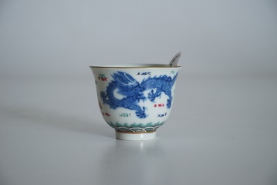 A Chinese famille rose cup and stand with dragon design, Qianlong mark, 19/20th C.