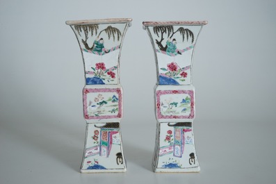 Une paire de vases en porcelaine de Chine famille rose "La Romance de la chambre de l'ouest", Yongzheng