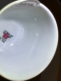 Quatre tasses et soucoupes en porcelaine de Chine famille rose, Yongzheng/Qianlong