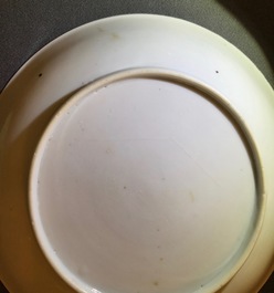 Quatre tasses et soucoupes en porcelaine de Chine famille rose, Yongzheng/Qianlong