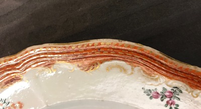 A Chinese export porcelain plate with a fine central scene, Qianlong