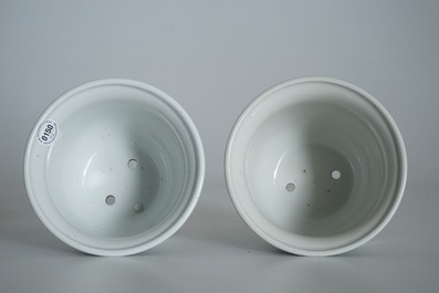 Une paire de petites jardini&egrave;res en porcelaine de Chine famille rose, d&eacute;but du 20&egrave;me