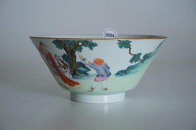 Un bol en porcelaine de Chine famille rose &agrave; d&eacute;cor d'europ&eacute;ens, marque et &eacute;poque de Qianlong