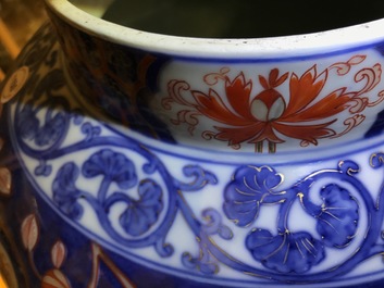 A large Chinese Imari style baluster jar and cover, 18/19th C.