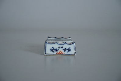 Een Chinese famille rose penselenhouder, 19e eeuw