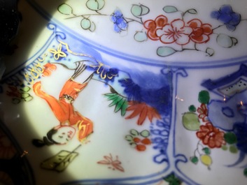 Een Chinese famille verte schotel met het wapen van Namen, Kangxi/Yongzheng