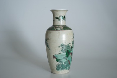 Deux vases en porcelaine de Chine famille verte, 19/20&egrave;me