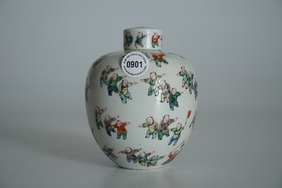 A small Chinese famille verte lidded jar with "100 boys", Kangxi mark, 19th C.