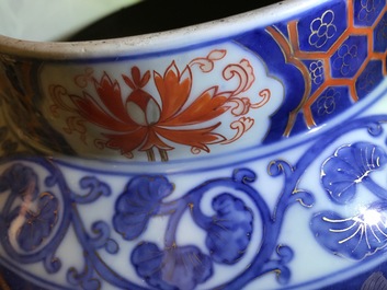 A large Chinese Imari style baluster jar and cover, 18/19th C.
