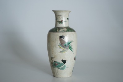 Deux vases en porcelaine de Chine famille verte, 19/20&egrave;me