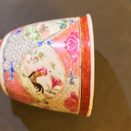 Quatre tasses et soucoupes en porcelaine de Chine famille rose, Yongzheng/Qianlong