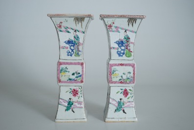 Une paire de vases en porcelaine de Chine famille rose "La Romance de la chambre de l'ouest", Yongzheng
