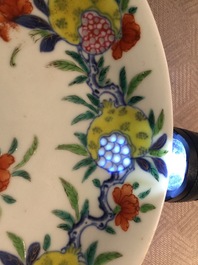 Une paire d'assiettes en porcelaine de Chine doucai &agrave; d&eacute;cor de grenades, marque et &eacute;poque de Qianlong