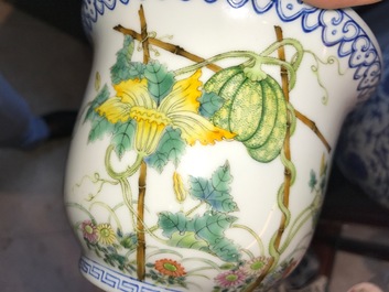 Une paire de petites jardini&egrave;res en porcelaine de Chine famille rose, d&eacute;but du 20&egrave;me