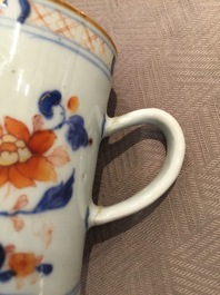 Vier paar Chinese blauwwitte en Imari-stijl kroezen, Qianlong