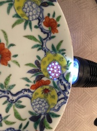 Une paire d'assiettes en porcelaine de Chine doucai &agrave; d&eacute;cor de grenades, marque et &eacute;poque de Qianlong
