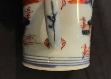 Une grande chope et une paire de petites en porcelaine de Chine de style Imari, Kangxi