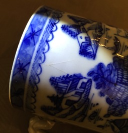 Vier paar Chinese blauwwitte en Imari-stijl kroezen, Qianlong