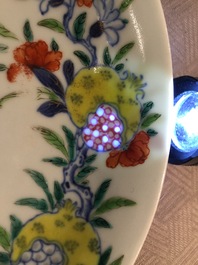 Une paire d'assiettes en porcelaine de Chine doucai &agrave; d&eacute;cor de grenades, marque et &eacute;poque de Qianlong