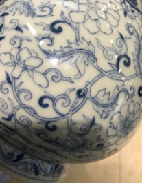 A Chinese blue and white yuhuchunping vase, Qianlong mark, 19/20th C.
