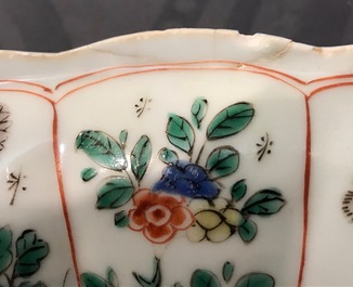 Een gewelfde Chinese famille verte schotel met een tijger, Kangxi