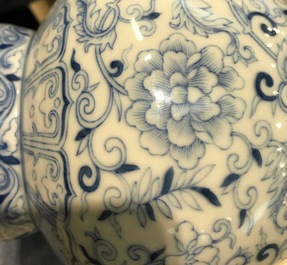 A Chinese blue and white yuhuchunping vase, Qianlong mark, 19/20th C.