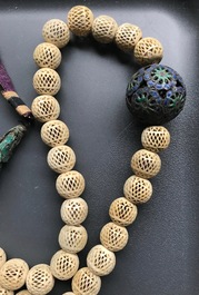 A Chinese ivory and enamelled silver court necklace, 18th C.