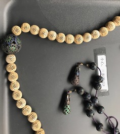 A Chinese ivory and enamelled silver court necklace, 18th C.