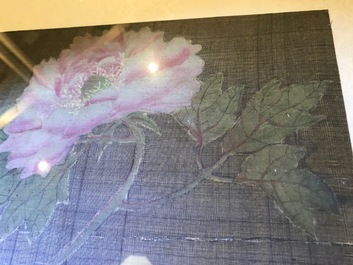 Quatre tableaux encadr&eacute;s aux antiquit&eacute;s et fleurs, Chine, 19&egrave;me