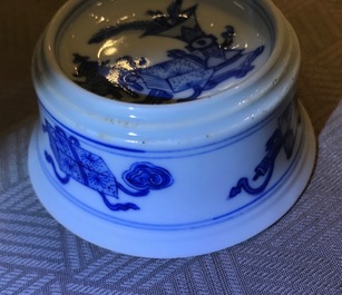 A pair of round Chinese blue and white salts, Kangxi