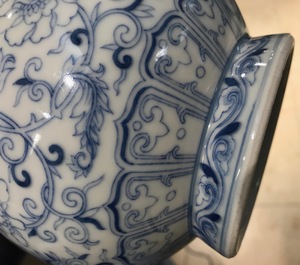 A Chinese blue and white yuhuchunping vase, Qianlong mark, 19/20th C.