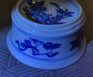 A pair of round Chinese blue and white salts, Kangxi