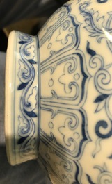 A Chinese blue and white yuhuchunping vase, Qianlong mark, 19/20th C.