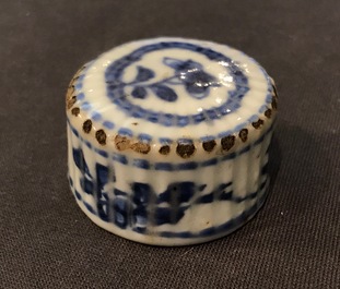 A Chinese Dehua blanc de Chine temple lion, a vase and a blue and white tea caddy, Kangxi and later