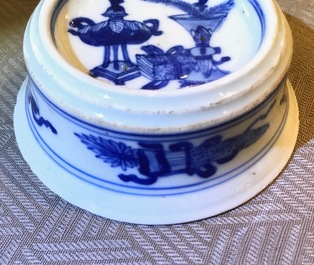 A pair of round Chinese blue and white salts, Kangxi