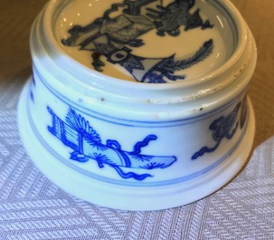 A pair of round Chinese blue and white salts, Kangxi