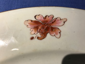 A Chinese famille rose dish with two ladies, Qianlong