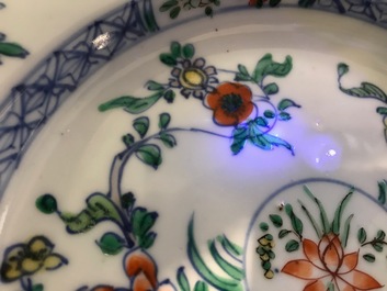 Une paire d'assiettes en porcelaine de Chine doucai, Kangxi