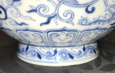 A Chinese blue and white yuhuchunping vase, Qianlong mark, 19/20th C.