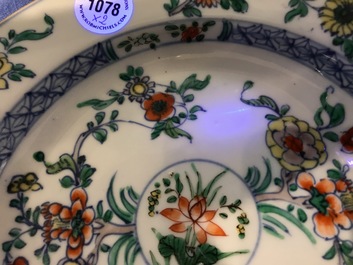 Une paire d'assiettes en porcelaine de Chine doucai, Kangxi